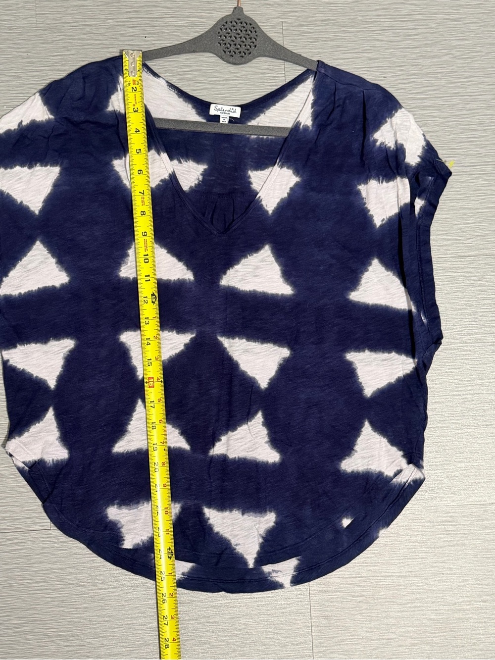 Splendid Women’s Medium Navy White Shibori Tie Dye V Neck Top Made in USA - Picture 4 of 11